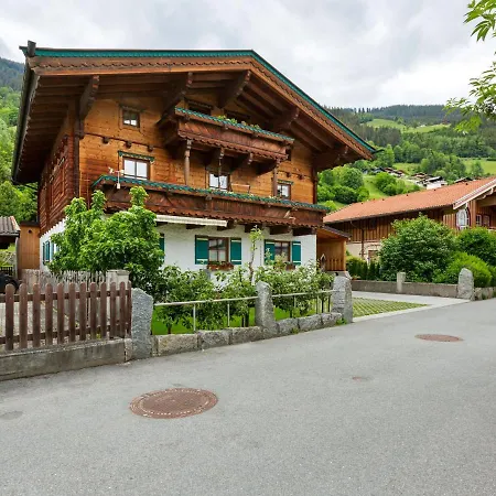 Attractive In Bramberg Am Wildkogel, With Ski-lift Nearby 아파트